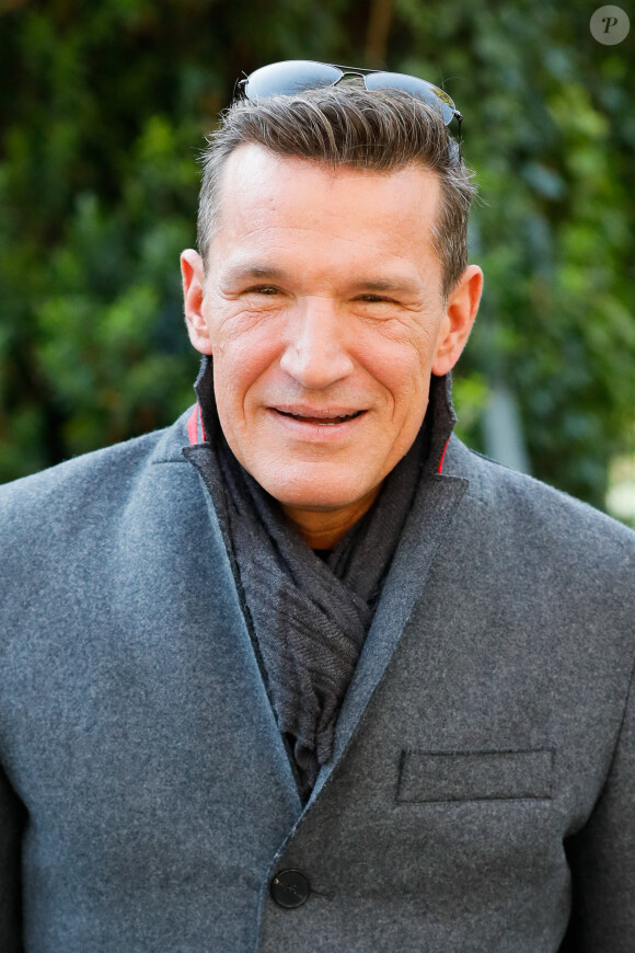 Benjamin Castaldi quitte le studio Gabriel à Paris, après l'enregistrement de l'émission "Vivement Dimanche" consacrée à Y.Montand et diffusée le 14 novembre 2021 sur France 2. Le 28 octobre 2021. © Christophe Clovis / Bestimage