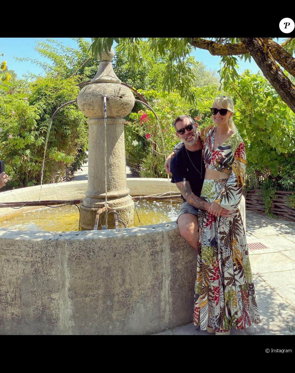 Laeticia Hallyday et Jalil Lespert partagent de tendres clichés en amoureux au Portugal