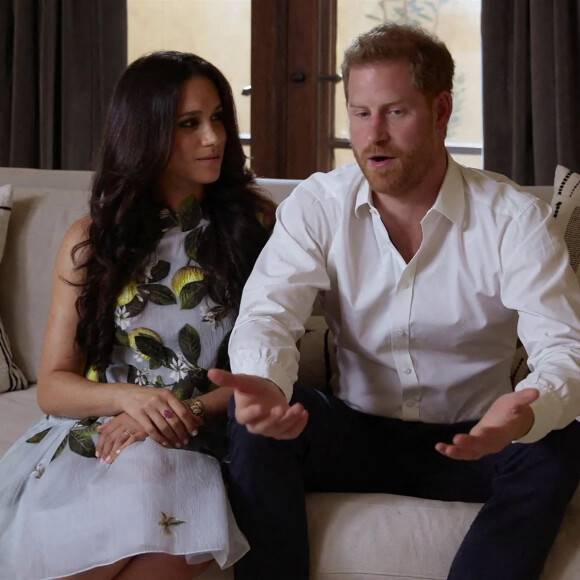 Le prince Harry et Meghan Markle (Robe Oscar de la Renta), duc et duchesse de Sussex, font leur première apparition en podcast sur Spotify depuis l'annonce de la deuxième grossesse de Meghan le 22 février 2021. 