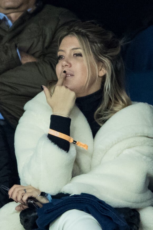 Wanda Nara (femme de Mauro Icardi) - People dans les tribunes du parc des princes lors du match de championnat de Ligue 1 Conforama opposant le Paris Saint-Germain (PSG) à Lille le 22 Novembre 2019 à Paris © Cyril Moreau / Bestimage