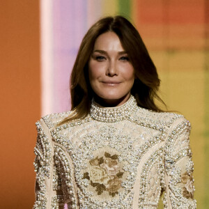 Carla Bruni-Sarkozy - Défilé de mode "Balmain" à la Seine Musicale à Paris.