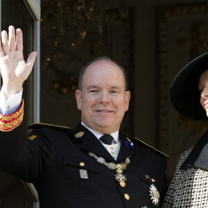 Le prince Albert II de Monaco et sa femme la princesse Charlene - La famille princière de Monaco au balcon du palais lors de la fête nationale monégasque, à Monaco. Le 19 novembre 2018. © Claudia Albuquerque/Bestimage 