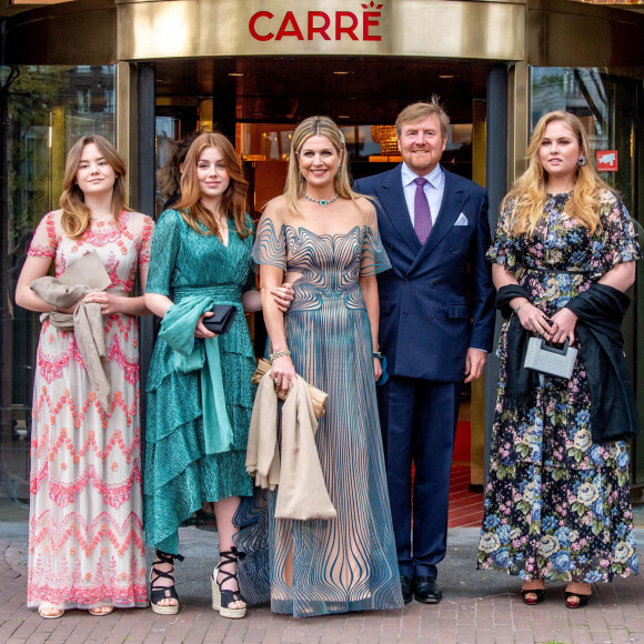 La reine Maxima et le roi Willem-Alexander des Pays-Bas, la princesse Amalia, la princesse Ariane et la princesse Alexia arrivant au théâtre Carre pour l'émission spéciale "Une vie pleine de musique" à l'occasion du 50 ème anniversaire de la reine qui aura lieu le 17 mai 2021 à Amsterdam. Amsterdam le 12 mai 2021