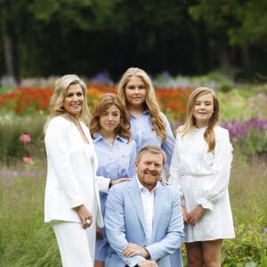 Le roi Willem Alexander des Pays-Bas, La princesse Ariane des Pays-Bas, La reine Maxima des Pays-Bas, La princesse Catharina-Amalia des Pays-Bas, La princesse Alexia des Pays-Bas - Rendez-vous avec les membres de la famille royale des Pays-Bas dans les jardins du Huis ten Bosch à La Haye le 17 juillet 2020.