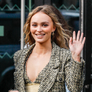 Lily-Rose Depp à la sortie du défilé de mode Chanel lors de la Fashion Week printemps/été à Paris. © Veeren Ramsamy-Christophe Clovis/Bestimage