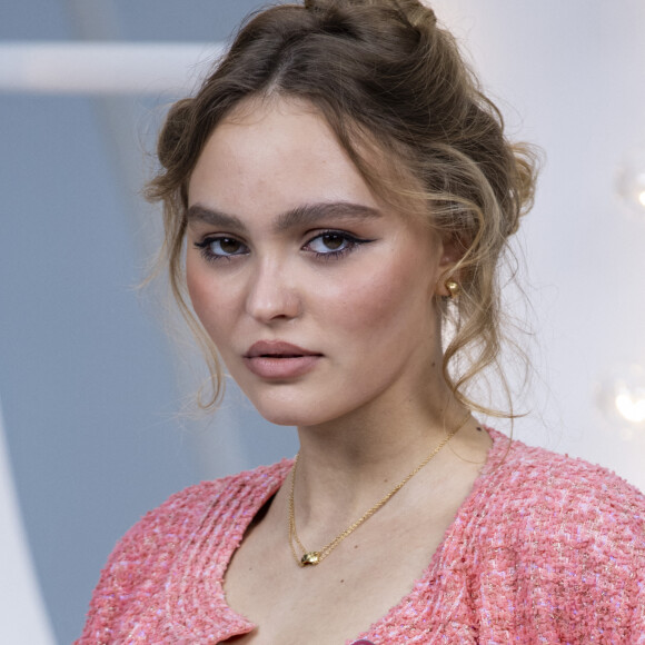 Lily Rose Depp - Photocall du défilé de mode prêt-à-porter printemps-été 2021 "Chanel" au Grand Palais à Paris. Le 6 octobre 2020 © Olivier Borde / Bestimage