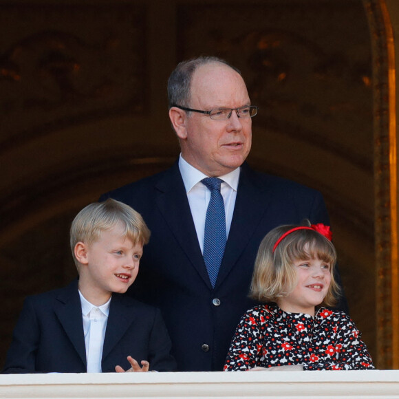 Le prince Albert II de Monaco et ses enfants le prince héréditaire Jacques et la princesse Gabriella - Le prince Albert II de Monaco et ses enfants assistent depuis le balcon du palais à la célébration de la Fête Dieu à Monaco le 3 juin 2021. © Claudia Albuquerque / Bestimage