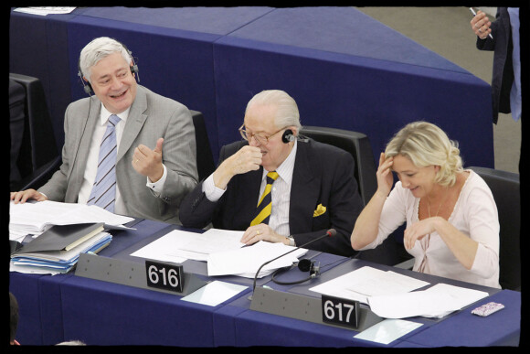 Bruno Gollnisch, Jean-Marie Le Pen et Marine Le Pen à Strasbourg au Parlement européen en 2010