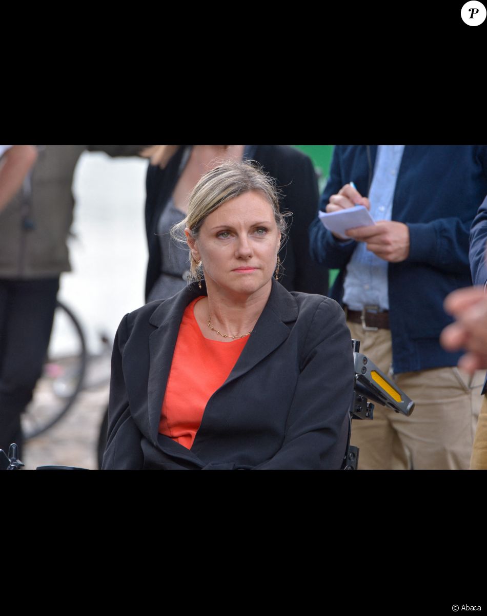 Audrey Hénocque lors d'une conférence de presse à Lyon.