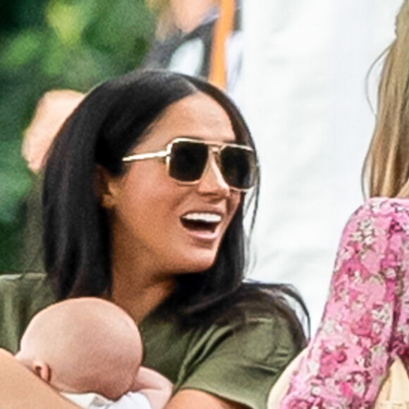 Meghan Markle, duchesse de Sussex et son fils Archie Harrison Mountbatten-Windsor lors d'un match de polo de bienfaisance King Power Royal Charity Polo Day à Wokinghan, comté de Berkshire, Royaume Uni, le 10 juillet 2019.