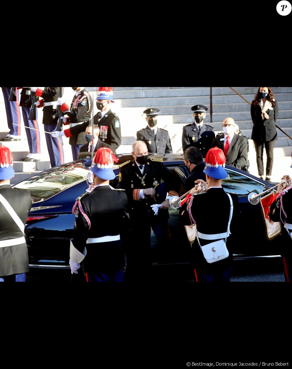 Le prince Albert II de Monaco - Arrivées en la cathédrale de Monaco pour la messe d'action de grace avec Te Deum lors de la la fête nationale de Monaco le 19 novembre 2021. © Dominique Jacovides / Bruno Bebert / Bestimage