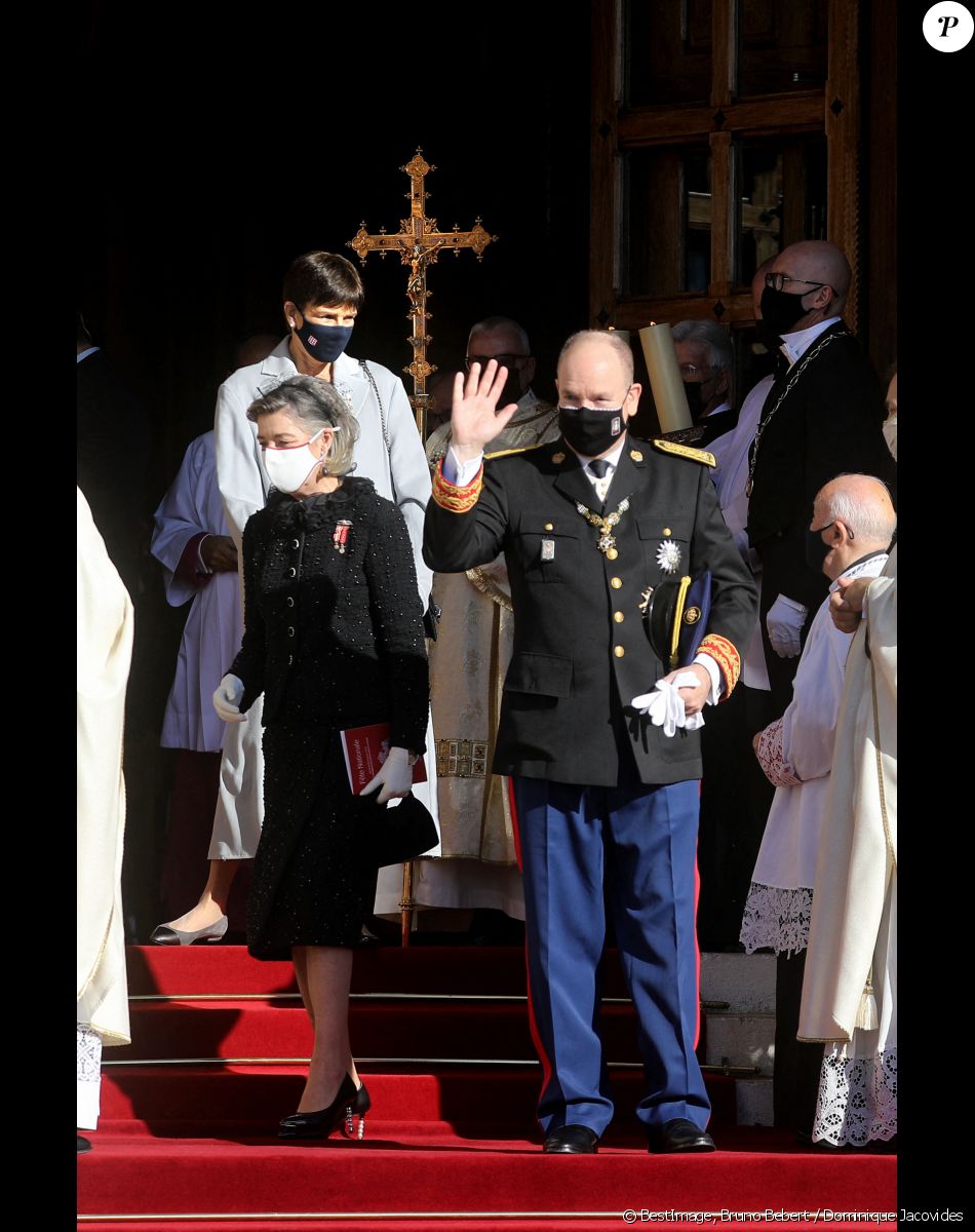 Le prince Albert II de Monaco, La princesse Caroline de Hanovre, la princesse Stéphanie de Monaco - Sorties de la cathédrale de Monaco après la messe d'action de grace avec Te Deum lors de la la fête nationale de Monaco le 19 novembre 2021. Bruno Bebert / Dominique Jacovides / Bestimage