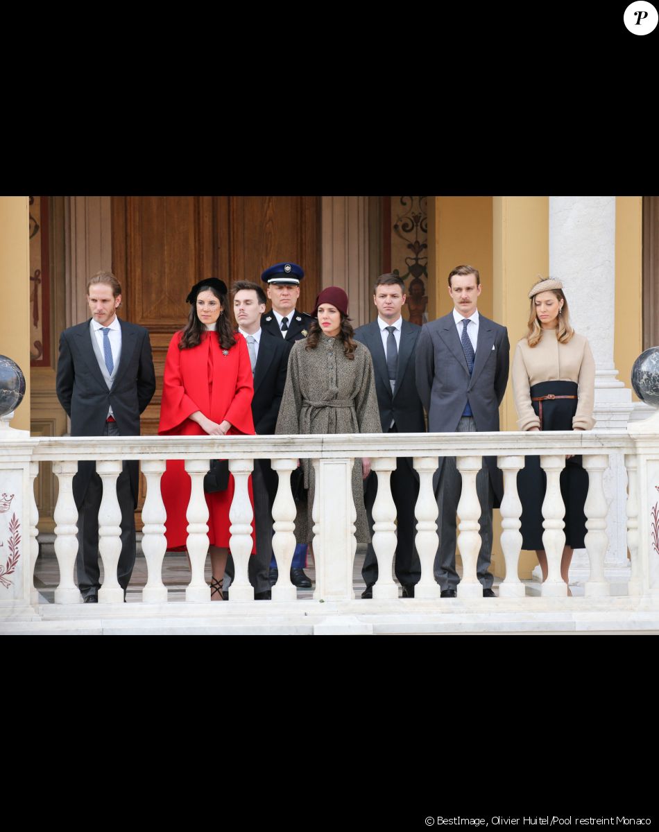 Andrea Casiraghi, sa femme Tatiana Santo Domingo, Louis Ducruet, Charlotte Casiraghi, Gareth Wittstock, Pierre Casiraghi et sa femme Beatrice Borromeo (habillée en Dior) - La famille princière de Monaco dans la cour du Palais Princier lors de la fête nationale monégasque, à Monaco, le 19 novembre 2017. © Olivier Huitel/Pool restreint Monaco//Bestimage