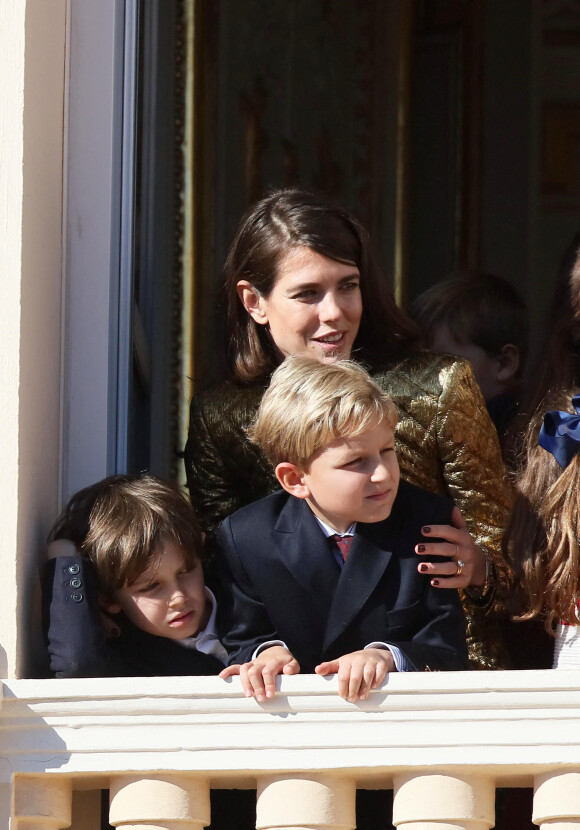 Charlotte Casiraghi, son fils Raphaël Elmaleh, Sacha Casiraghi - La famille princière de Monaco apparaît au balcon du palais lors de la fête nationale de Monaco, le 19 novembre 2021. © Bebert-Jacovides/Bestimage