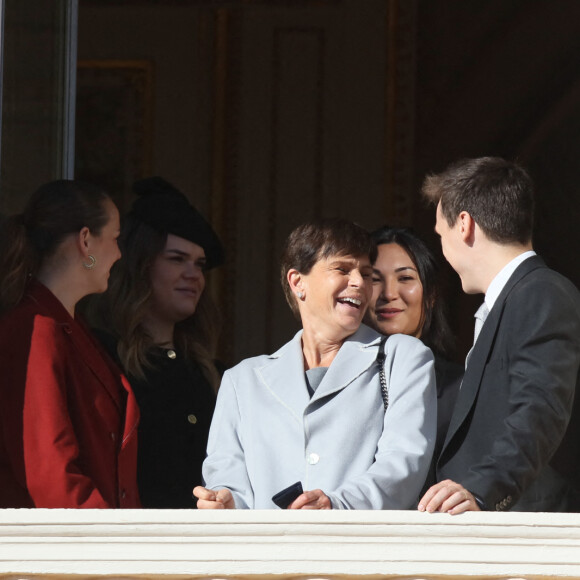 Pauline Ducruet, Camille Gottlieb, la princesse Stéphanie de Monaco, Louis Ducruet et sa femme Marie - La famille princière de Monaco apparaît au balcon du palais lors de la fête nationale de Monaco, le 19 novembre 2021. © Bebert-Jacovides/Bestimage