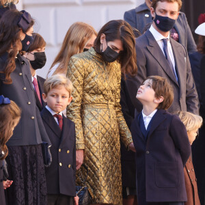 Tatiana Santo Domingo, son fils Sacha, Charlotte Casiraghi et son fils Raphaël Elmaleh et Pierre Casiraghi - La famille princière de Monaco lors de le prise d'Armes, remise d'insignes et défilé militaire sur la place du Palais lors de la fête nationale de Monaco, le 19 novembre 2021. © Jean-Charles Vinaj/Pool Monaco/Bestimage