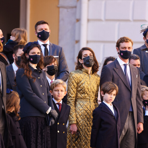 Tatiana Santo Domingo, son fils Sacha, Charlotte Casiraghi et son fils Raphaël Elmaleh, Pierre Casiraghi et ses enfants Francesco et Stephano - La famille princière de Monaco lors de le prise d'Armes, remise d'insignes et défilé militaire sur la place du Palais lors de la fête nationale de Monaco, le 19 novembre 2021. © Jean-Charles Vinaj/Pool Monaco/Bestimage