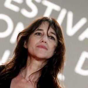 Charlotte Gainsbourg et sa mère Jane Birkin - Montée des marches du film "Jane par Charlotte" lors du 74ème Festival International du Film de Cannes. Le 7 juillet 2021 © Borde-Jacovides-Moreau / Bestimage 