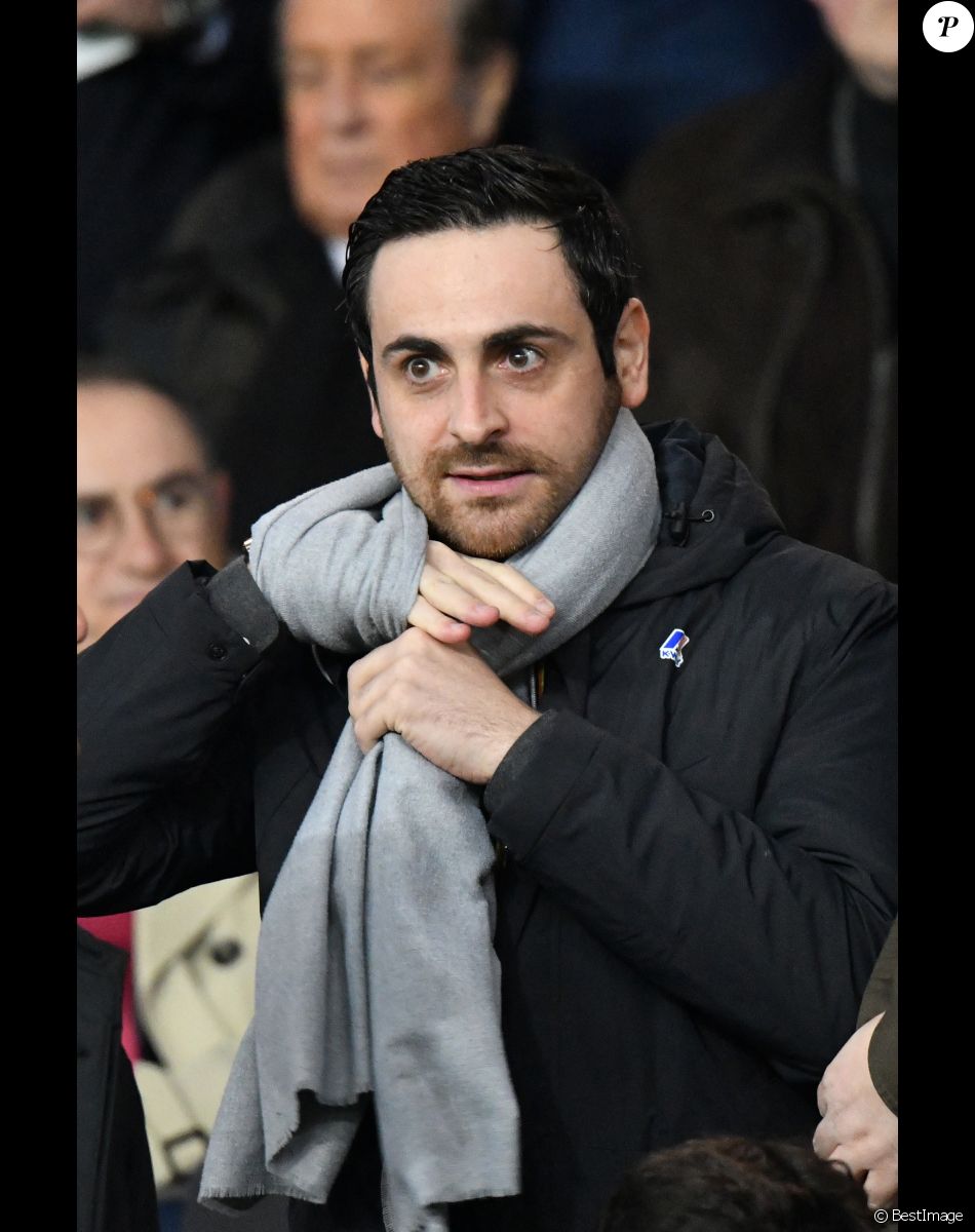 Camille Combal dans les tribunes du parc des Princes lors du match de football de ligue 1, opposant le Paris Saint-Germain (PSG) contre l'Olympique de Marseille (OM) à Paris, France, le 17 mars 2019. Le PSG a gagné 3-1.
