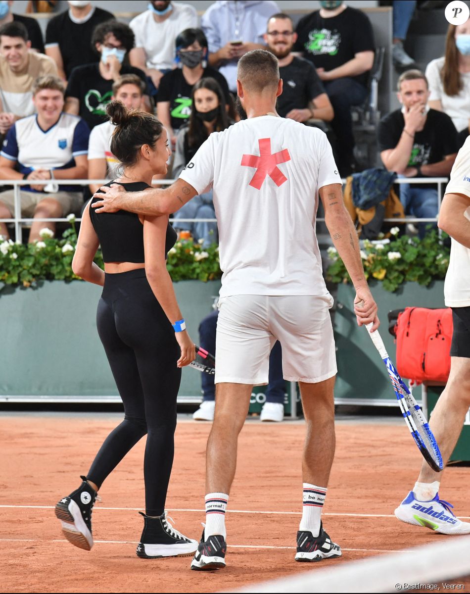 Exclusif - Benoît Paire et sa compagne Julie Bertin - Benoît Paire, Gaël Monfils, Domingo (Pierre Alexis Bizot) et Zerator (Adrien Nougaret) deux streamers se rencontrent lors d'un match de tennis à Roland Garros, Paris le 18 septembre 2021. © Veeren/Bestimage