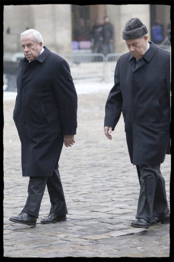 Charles Pasqua et son fils Pierre-Philippe en l'église Saint-Louis des Invalides à Paris en 2010 lors des obsèques de Philippe Séguin