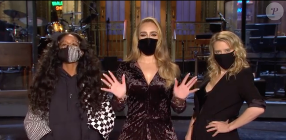 Adele (au milieu) a animé l'émission Saturday Night Live le samedi 24 octobre 2020.