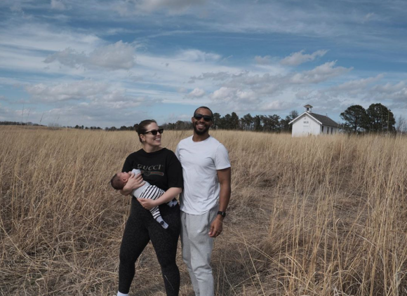 Ashley Graham, Justin Ervin et leurs fils Lincoln. Mars 2020.