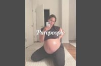 Ashley Graham enceinte : elle affiche son baby bump et vergetures, et remet en place une abonnée