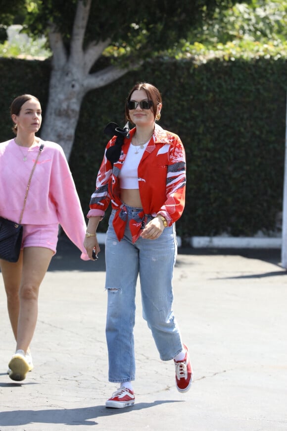 Exclusif - Jessie J sort d'un déjeuner avec une amie à West Hollywood le 2 septembre 2021.