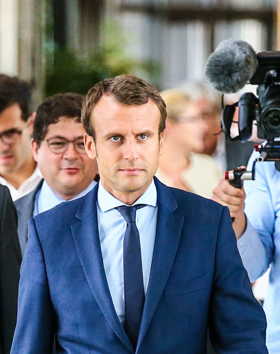 Alexis Kohler, Emmanuel Macron lors d'une conférence de presse après sa démission du poste de ministre de l'économie, de l'industrie et du numérique au ministère de Bercy à Paris, le 30 août 2016.