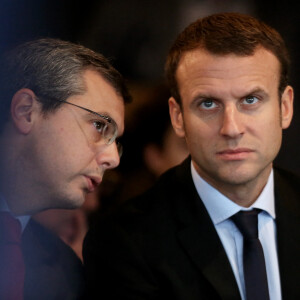 Alexis Kohler et Emmanuel Macron lors de sa conférence de presse au Pavillon Gabriel à Paris, afin de dévoiler la structure du mouvement "En Marche".