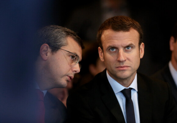 Alexis Kohler et Emmanuel Macron lors de sa conférence de presse au Pavillon Gabriel à Paris, afin de dévoiler la structure du mouvement "En Marche".