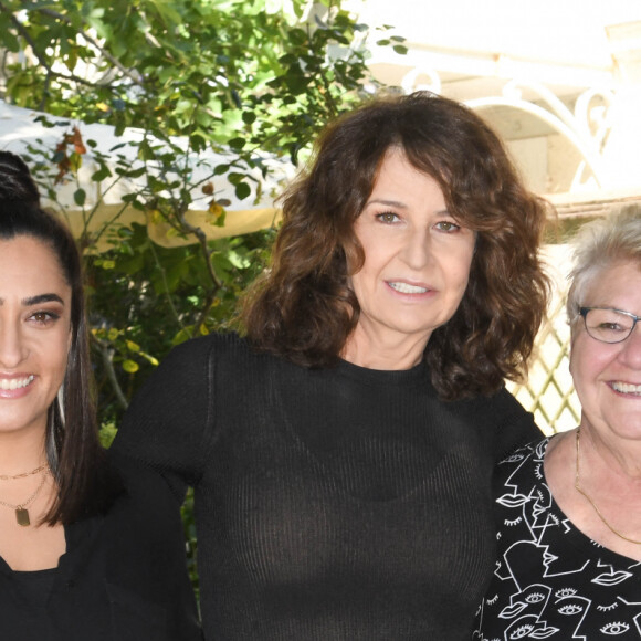 Victoria Petrosillo, Valérie Lemercier et Danielle Fichaud - Photocall du film "Aline" lors du 14ème Festival du Film Francophone d'Angoulême. Le 28 août 2021 © Coadic Guirec / Bestimage