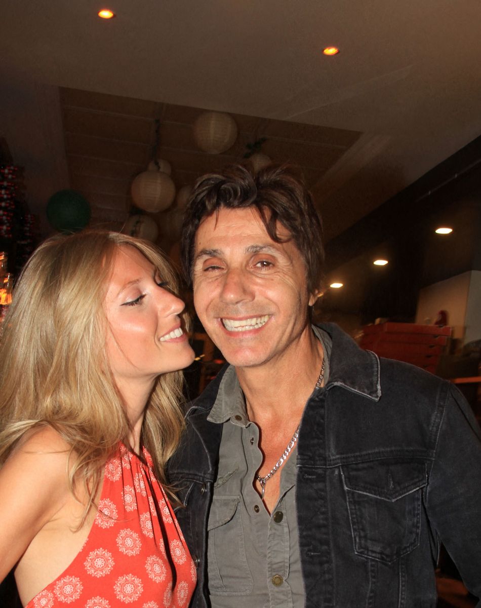 Exclusif - Jean-Luc Lahaye et sa compagne Paola - Dîner au restaurant "Alfredo Positano" à Paris. Le 7 juillet 2020 © Baldini / Bestimage
