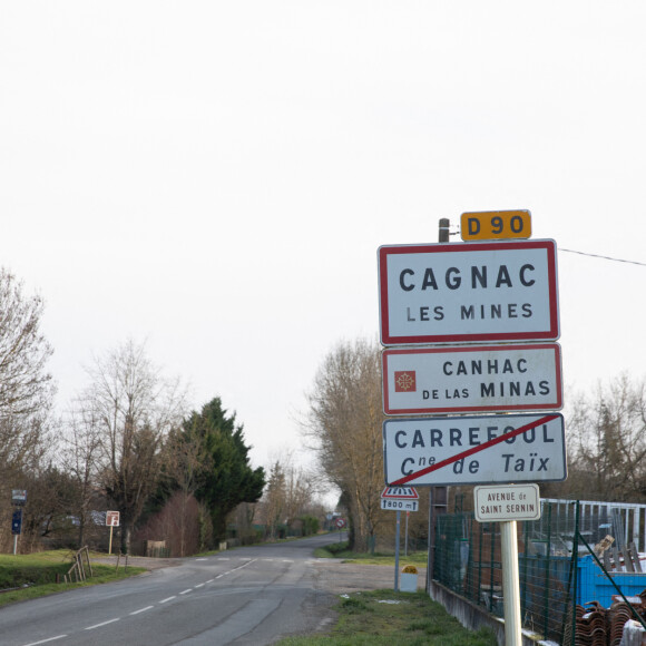 La maison en construction de Delphine Jubillar (Aussaguel) , disparue sans laisser de traces depuis le 16 décembre 2020 à Cagnac les Mines dans le Tarn. Un gendarme et une équipe du service des eaux ont mené des investigations pour chercher des traces dans le réseau raccordé à la maison. Le 7 janvier 2021  © Frédéric Maligne / Bestimage