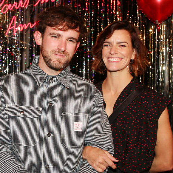 Fauve Hautot et son compagnon Jules Renault lors du gala de charité le grand bal "ParAmour' à l'hôtel de ville de Paris, France, le 14 février 2019. L'ensemble des bénéfices récoltés lors de la soirée seront reversés à la lutte contre le sida (PARISSANSANSSIDA). © Denis Guignebourg/Bestimage 