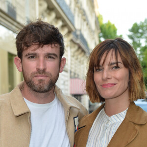 Fauve Hautot et son compagnon Jules Renault - Photocall de la premiére du spectacle "Bionic Showgirl" avec V. Modesta au Crazy Horse à Paris. © Veeren/Bestimage