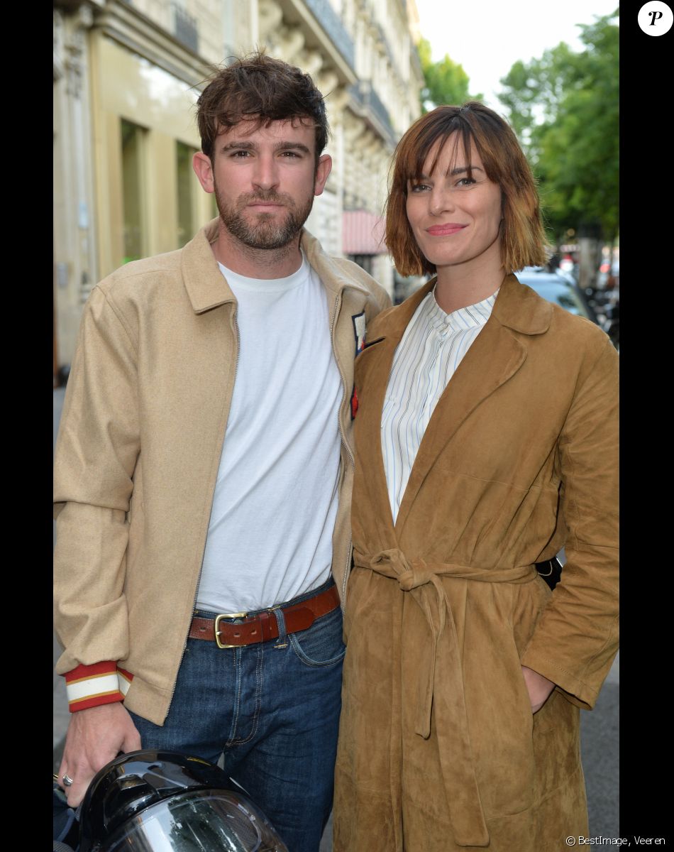 Fauve Hautot et son compagnon Jules Renault - Photocall de la premiére du spectacle "Bionic Showgirl" avec V. Modesta au Crazy Horse à Paris. © Veeren/Bestimage