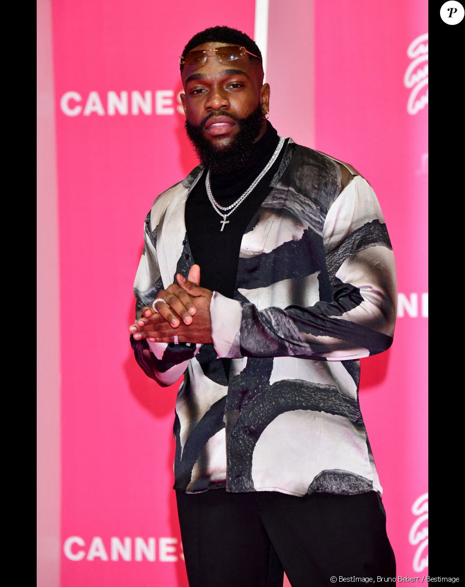 Tayc durant la seconde soirée du 4eme Canneseries au Palais des Festivals à Cannes, le 9 octobre 2021. Le festival se déroule jusqu'au 13 octobre. © Bruno Bebert / Bestimage