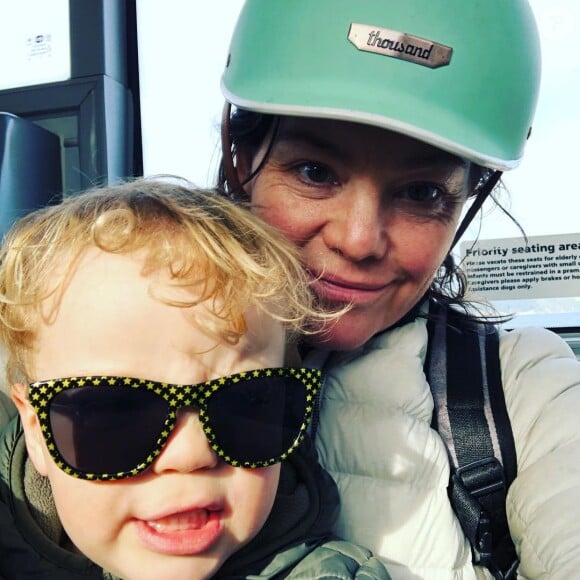 Enceinte et jeune maman avec son fils Joaquim - Photo du compte Instagram de Julie Anne Genter
