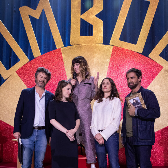 Exclusif - Thibault de Montalembert, Daphné Bürki, Fanny Sidney, Camille Cottin, Gregory Montel - Vente aux enchères au profit du Secours Populaire - Grande soirée solidaire et festive "Secours Pop La Grande Soirée" au Cirque d'Hiver à Paris, diffusée en direct le 6 février sur France 2. © Tiziano Da Silva - Cyril Moreau / Bestimage