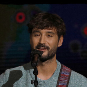 Exclusif - Jérémy Frérot - Soirée "L'année de la déprime (et même un peu plus...)" aux Folies Bergère à Paris. Le 29 novembre 2021. © Alain Guizard / Bestimage