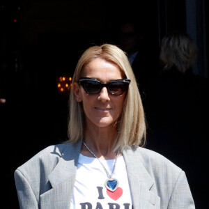 Celine Dion à la sortie de l'hôtel de Crillon à Paris pendant la fashion week Haute-Couture automne-hiver 2019/2020 le 3 juillet 2019.
