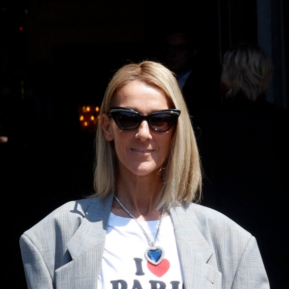 Celine Dion à la sortie de l'hôtel de Crillon à Paris pendant la fashion week Haute-Couture automne-hiver 2019/2020 le 3 juillet 2019.