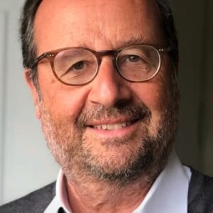 François Hollande avec une barbe, dévoilée dans le QG.