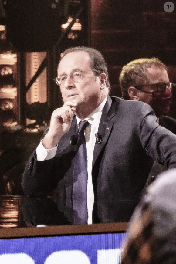 Exclusif - François Hollande - Sur le plateau de l'émission On Est En Direct (OEED) du samedi 30/10/2021, exceptionnellement enregistrée et présentée par L.Salamé et L.Ruquier à Paris le 29 octobre 2021. © Jack Tribeca / Bestimage 