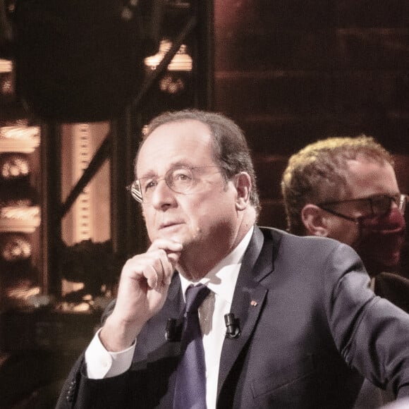 Exclusif - François Hollande - Sur le plateau de l'émission On Est En Direct (OEED) du samedi 30/10/2021, exceptionnellement enregistrée et présentée par L.Salamé et L.Ruquier à Paris le 29 octobre 2021. © Jack Tribeca / Bestimage 