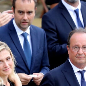 François Hollande et sa compagne Julie Gayet lors de la cérémonie d'hommage national à Jean-Paul Belmondo à l'Hôtel des Invalides à Paris, France, le 9 septembre 2021. © Dominique Jacovides/Bestimage 