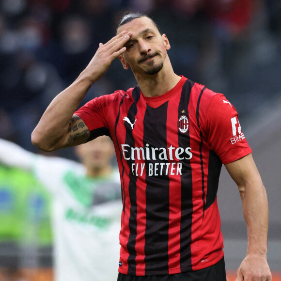 Zlatan Ibrahimovic lors du match de serie A opposant l'AC Milan au Sassuolo au stade Giuseppe Meazz à Milan, Italie, le 28 novembre 2021. Sassuolo a gagné 3-1. © Jonathan Moscrop/Sportimage/Cal Sport Media/Zuma Press/Bestimage