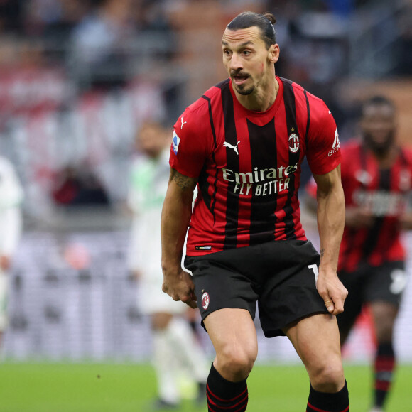 Zlatan Ibrahimovic lors du match de serie A opposant l'AC Milan au Sassuolo au stade Giuseppe Meazz à Milan, Italie, le 28 novembre 2021. Sassuolo a gagné 3-1. © Jonathan Moscrop/Sportimage/Cal Sport Media/Zuma Press/Bestimage